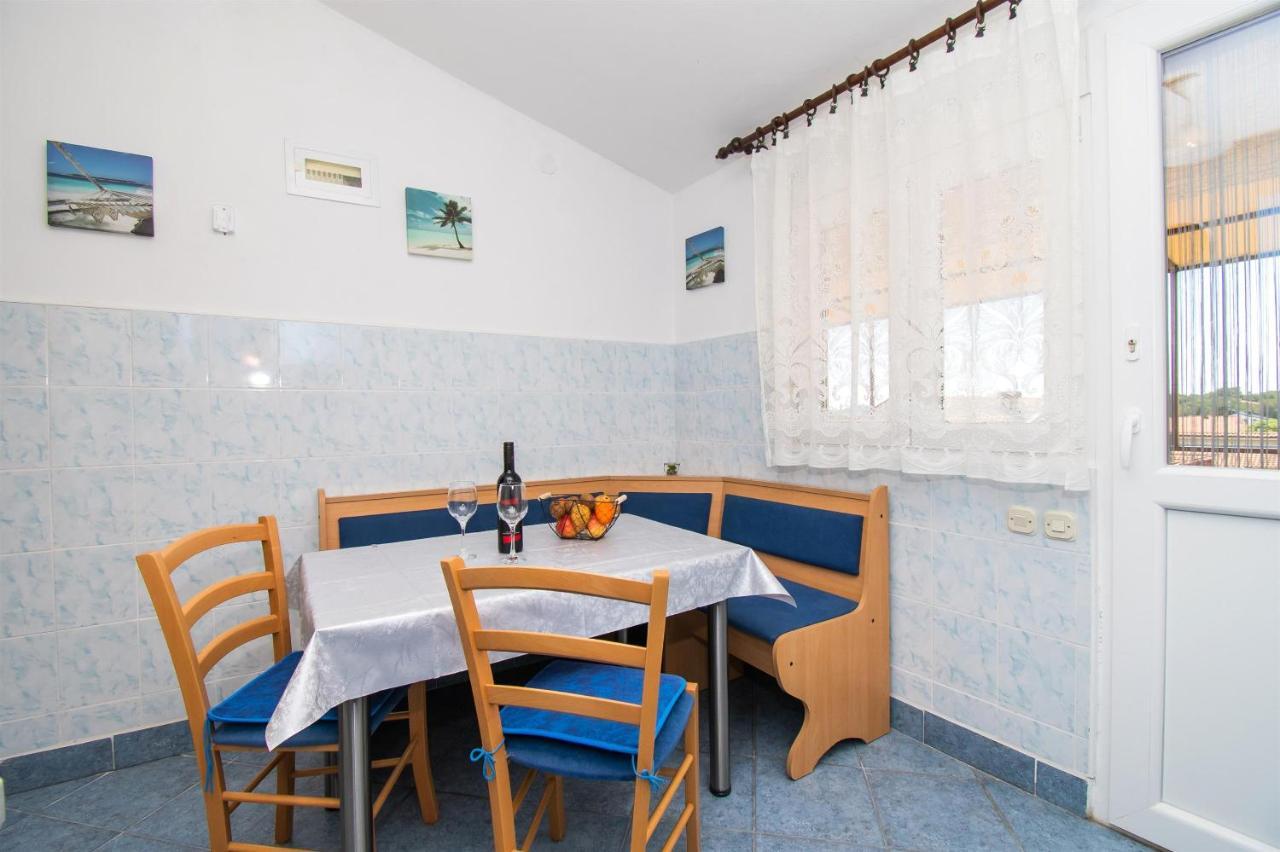 Apartments Dijana Pakoštane Exterior foto