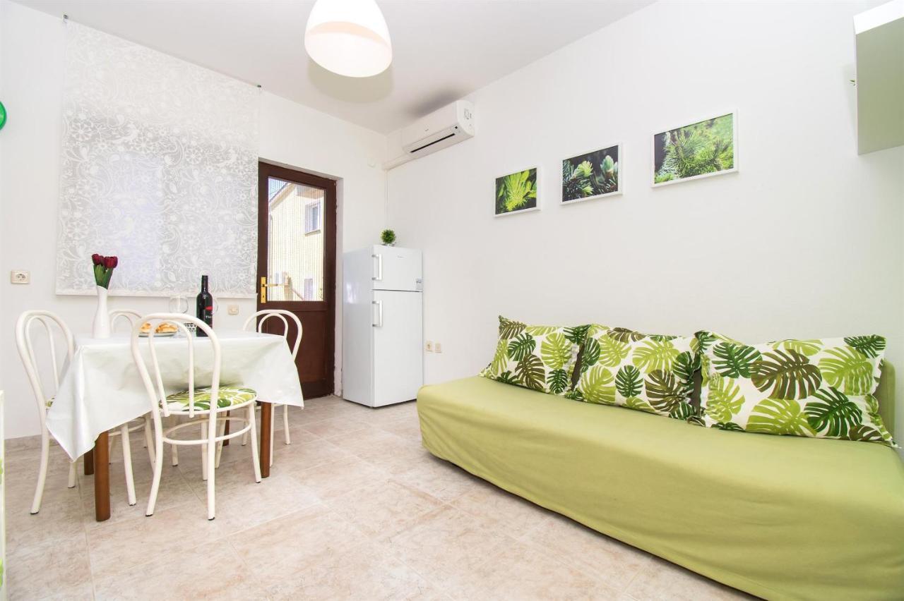 Apartments Dijana Pakoštane Exterior foto